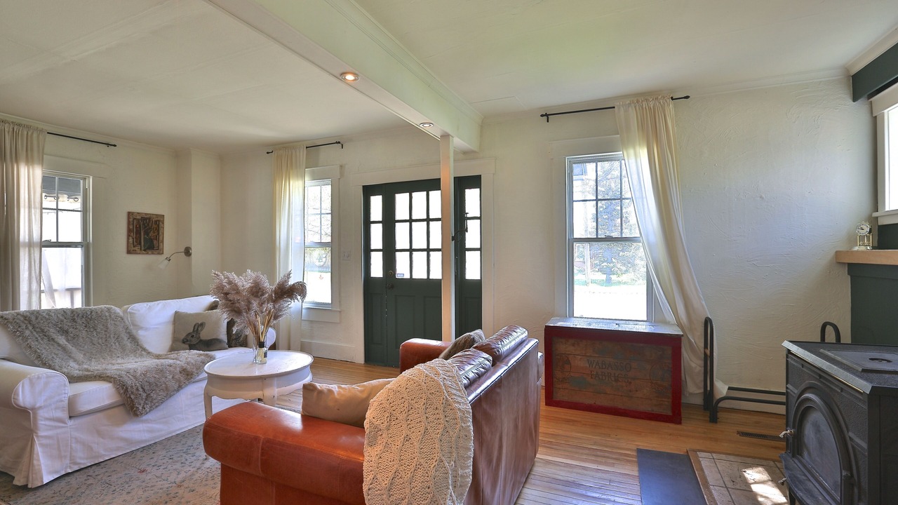 Photo of Livingroom in Ayers Cliff
