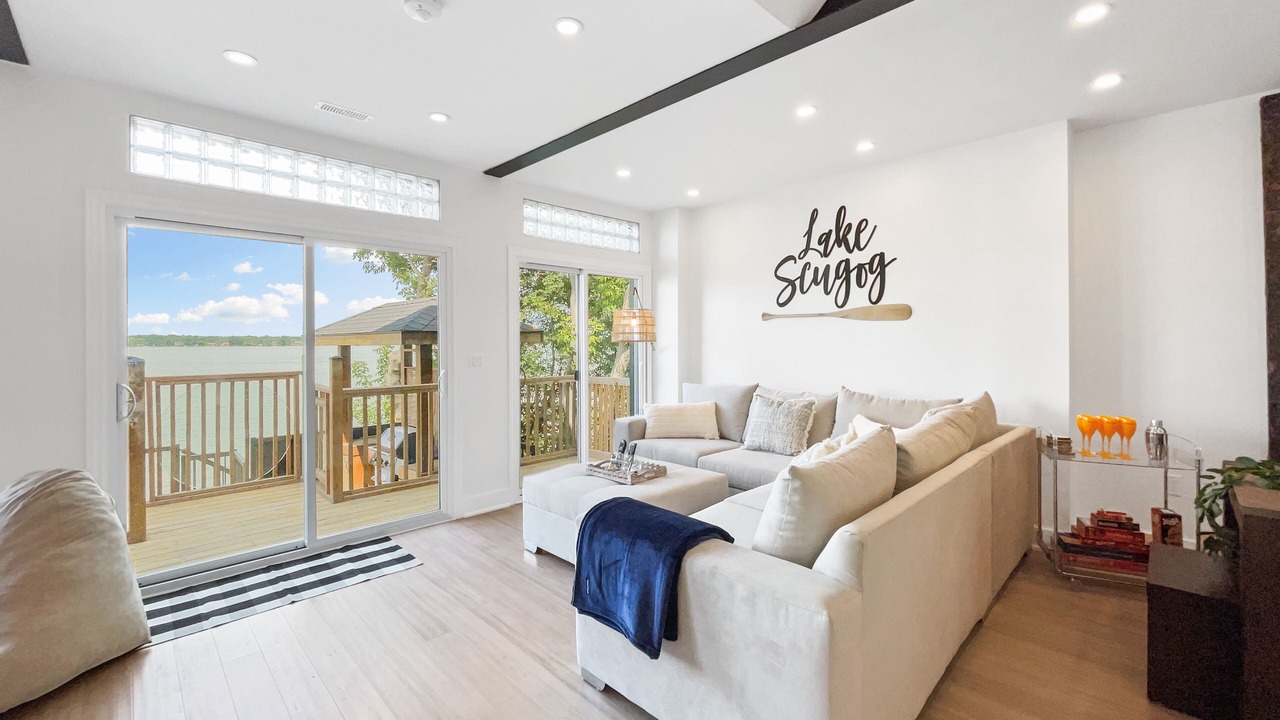 Photo of Livingroom in Scugog