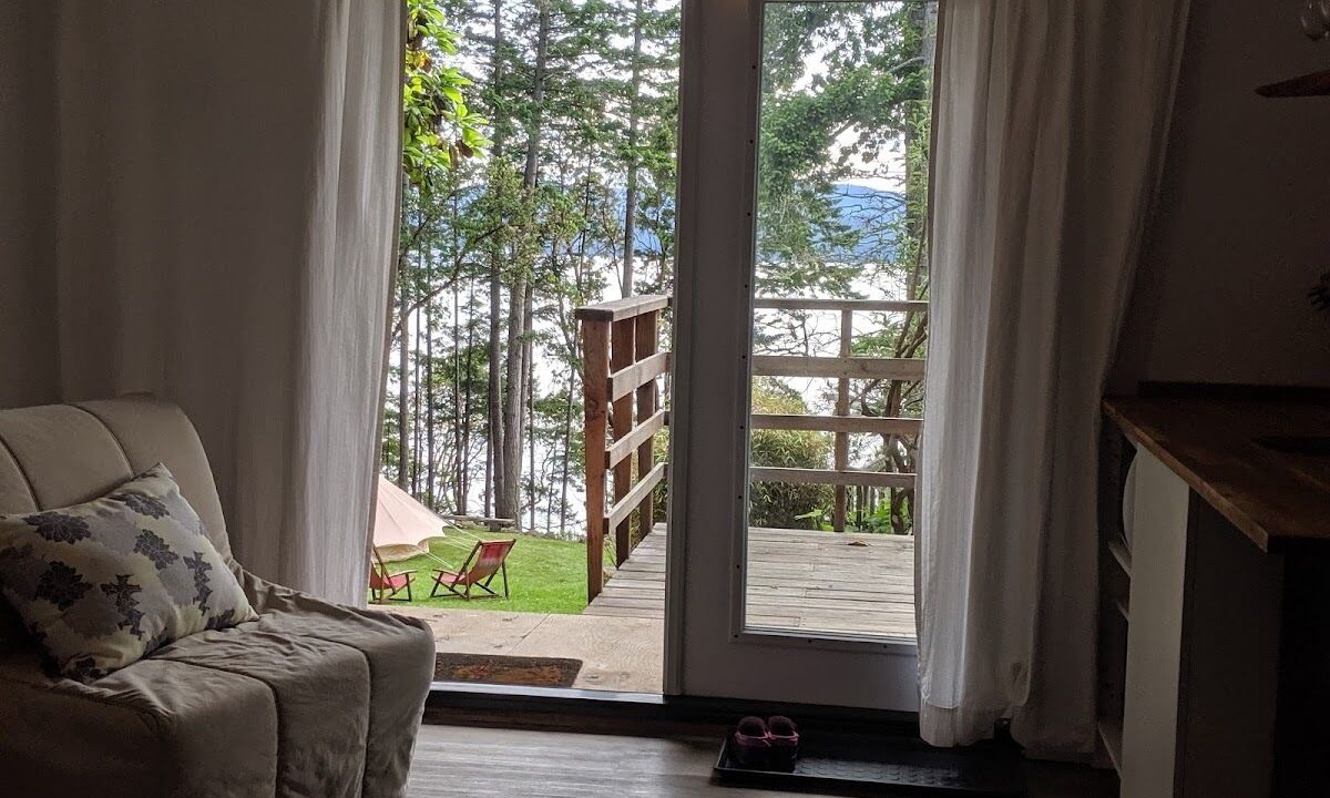 Photo of Livingroom in Pender Island