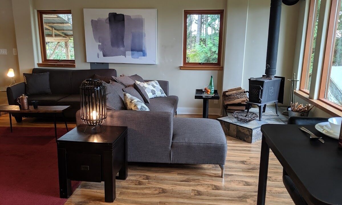 Photo of Livingroom in Pender Island
