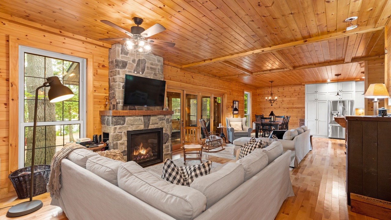 Photo of Livingroom in Baysville