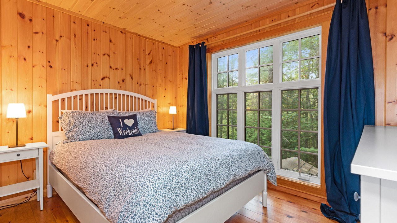 Photo of Bedroom in Baysville