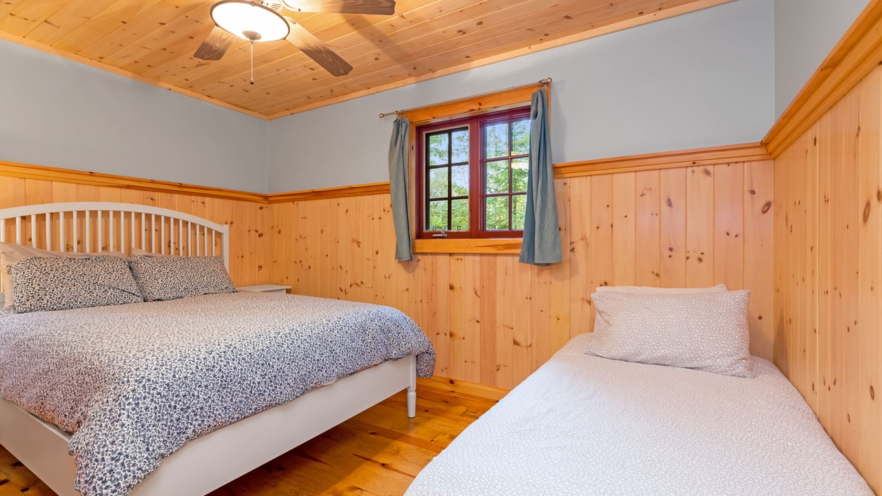Photo of Bedroom in Baysville