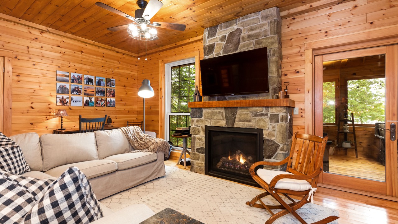 Photo of Livingroom in Baysville