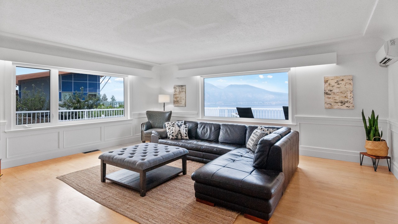 Photo of Livingroom in Okanagan-Similkameen