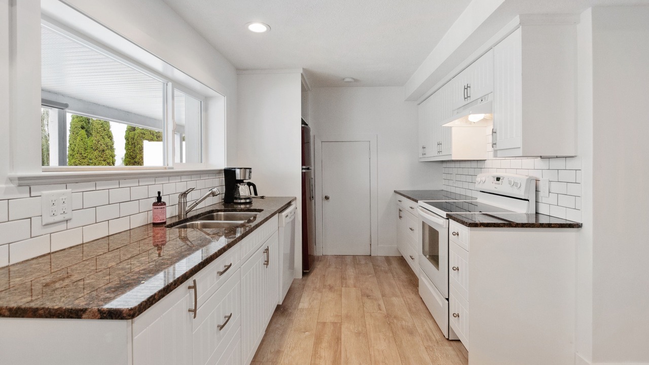 Photo of Kitchen in Okanagan-Similkameen