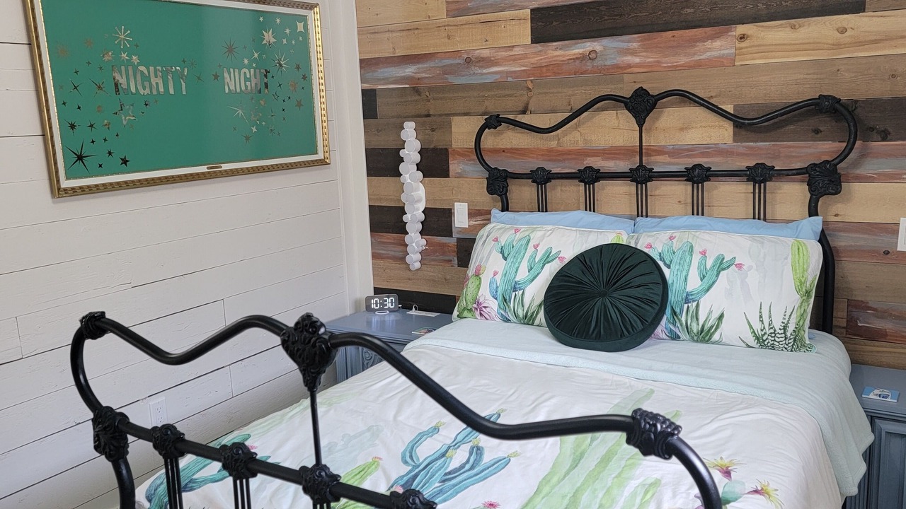 Photo of Bedroom in Okanagan-Similkameen