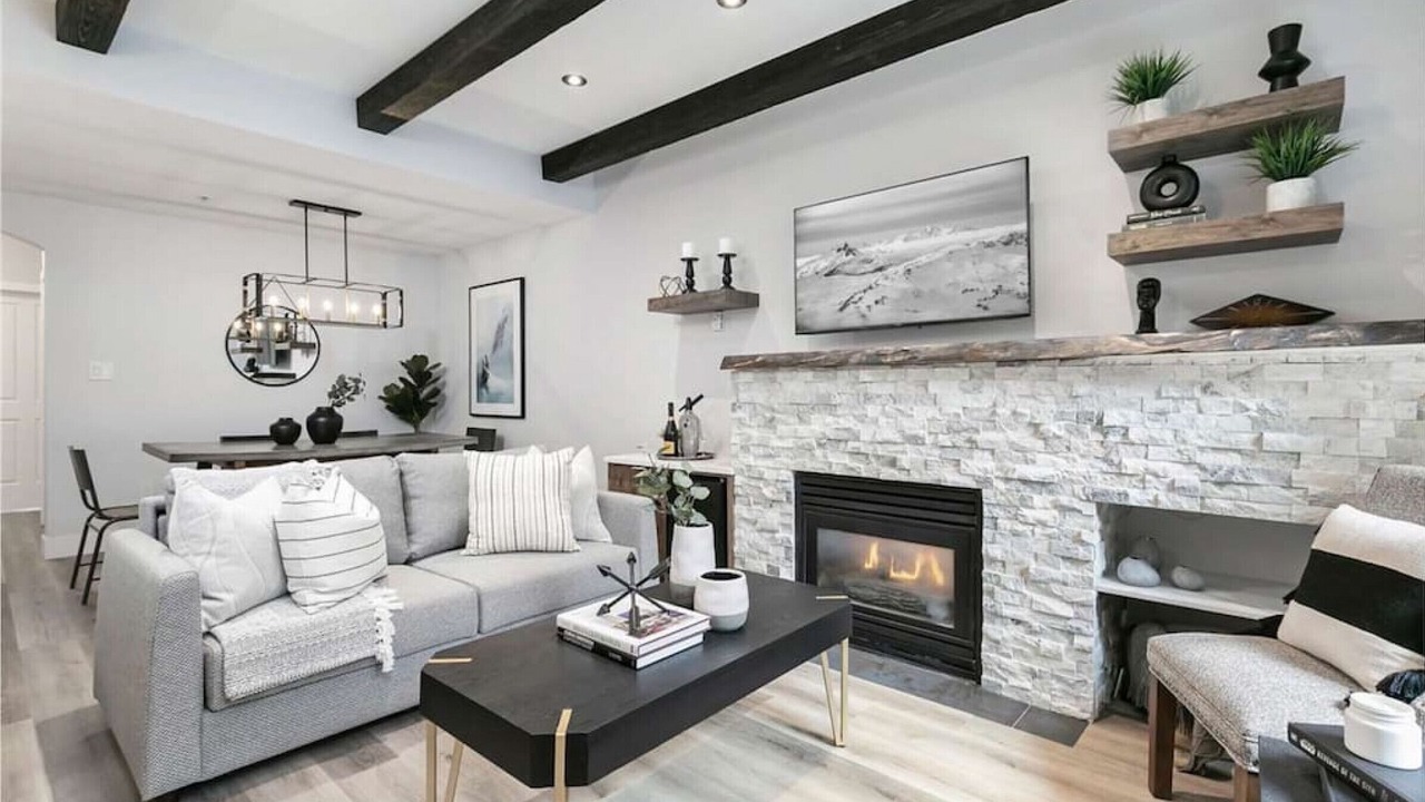 Photo of Livingroom in Whistler Cay Estates