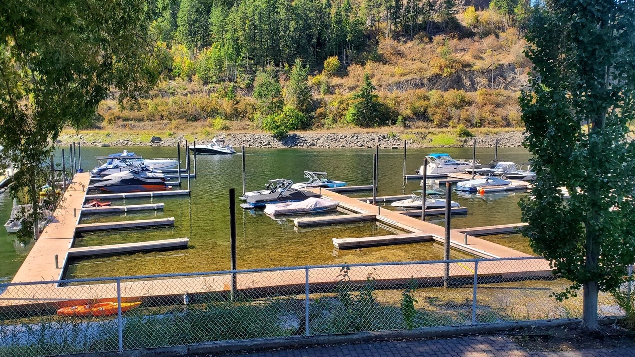 Photo of Others in Sicamous