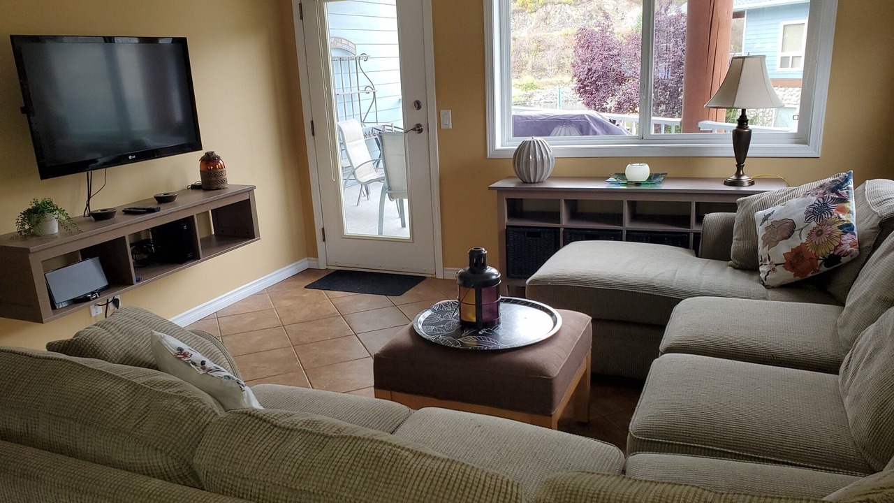Photo of Livingroom in Sicamous
