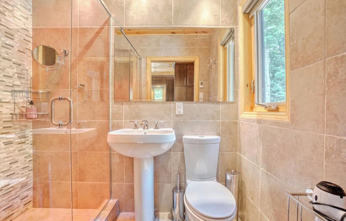 Photo of Bathroom in Val-des-Monts