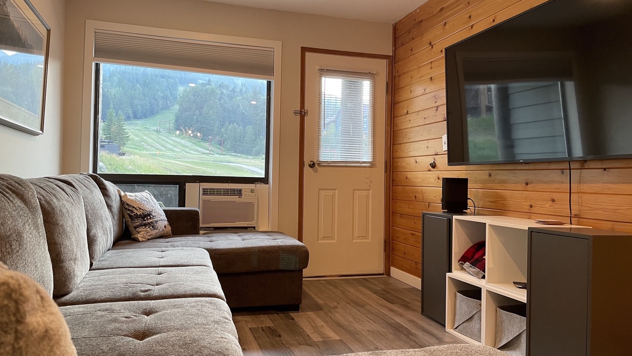 Photo of Livingroom in East Kootenay