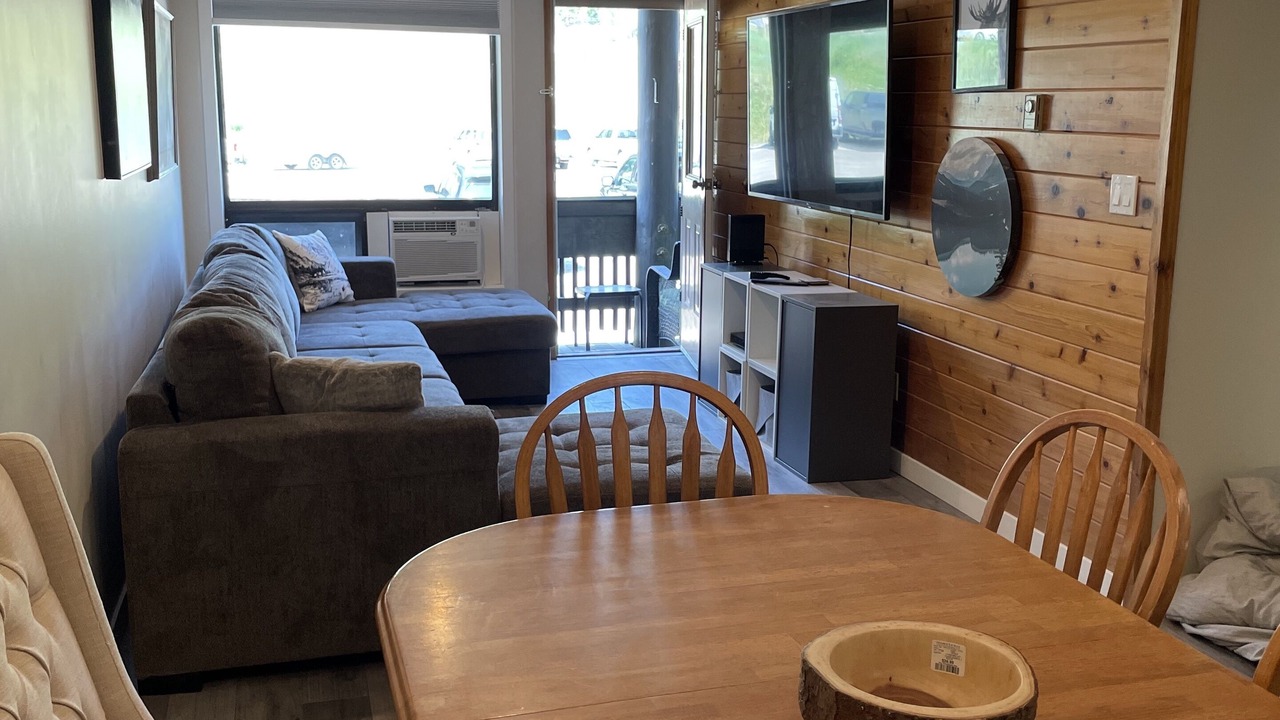 Photo of Livingroom in East Kootenay