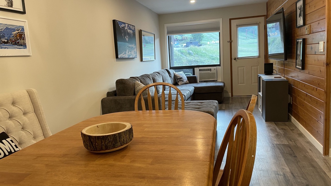 Photo of Livingroom in East Kootenay