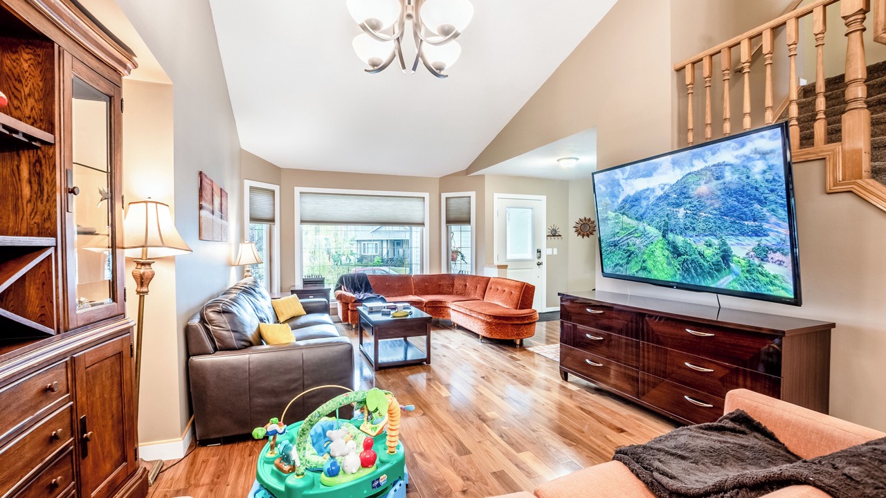 Photo of Livingroom in High River