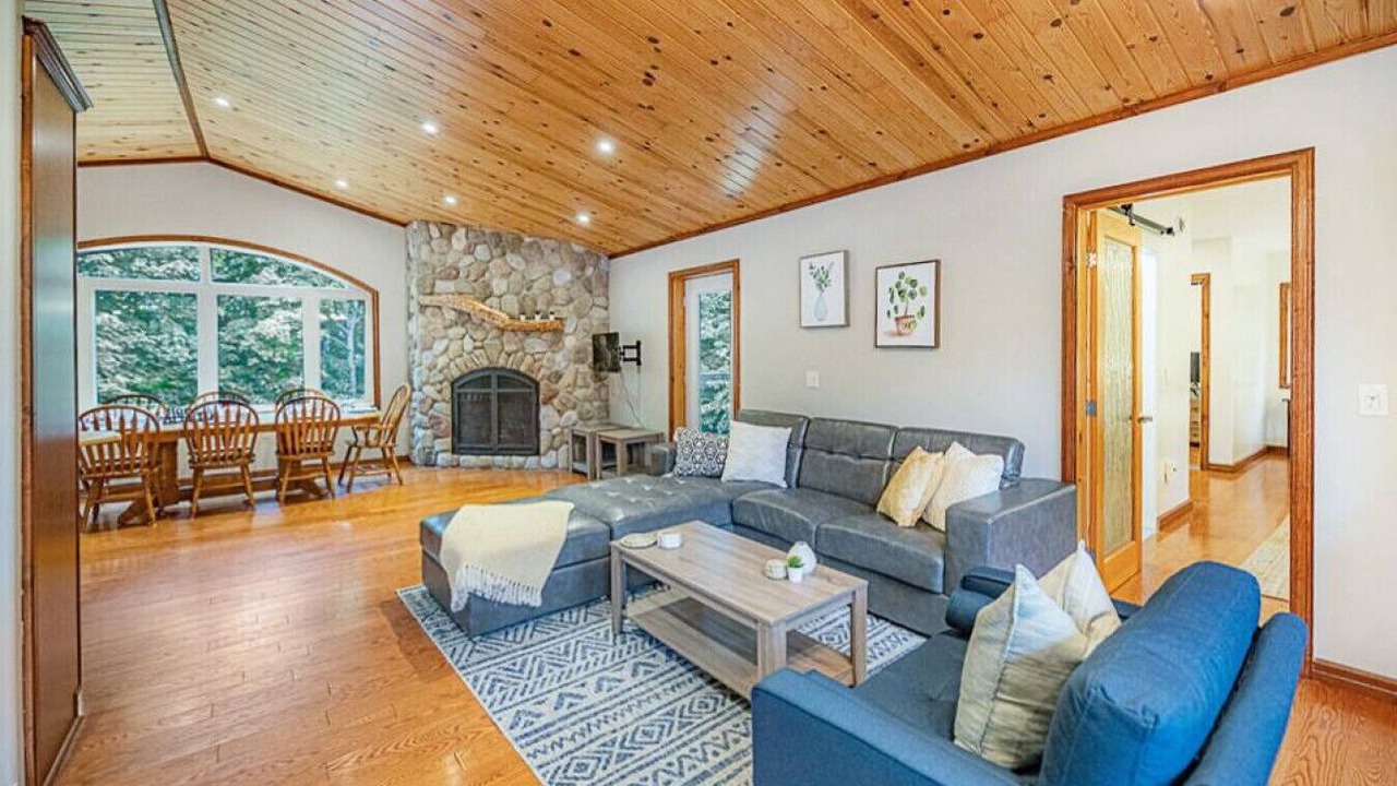 Photo of Livingroom in Perry