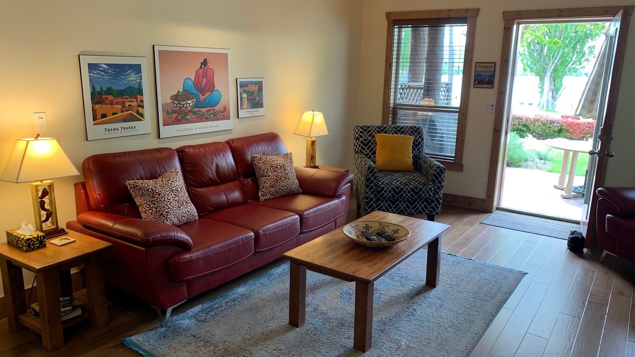 Photo of Livingroom in Okanagan-Similkameen