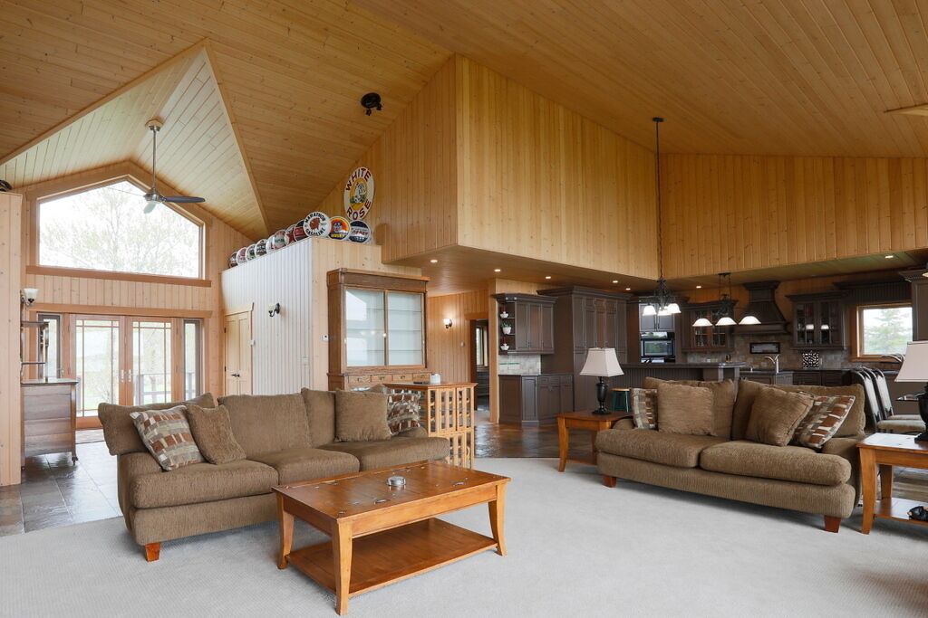 Photo of Livingroom in Falcon Lake