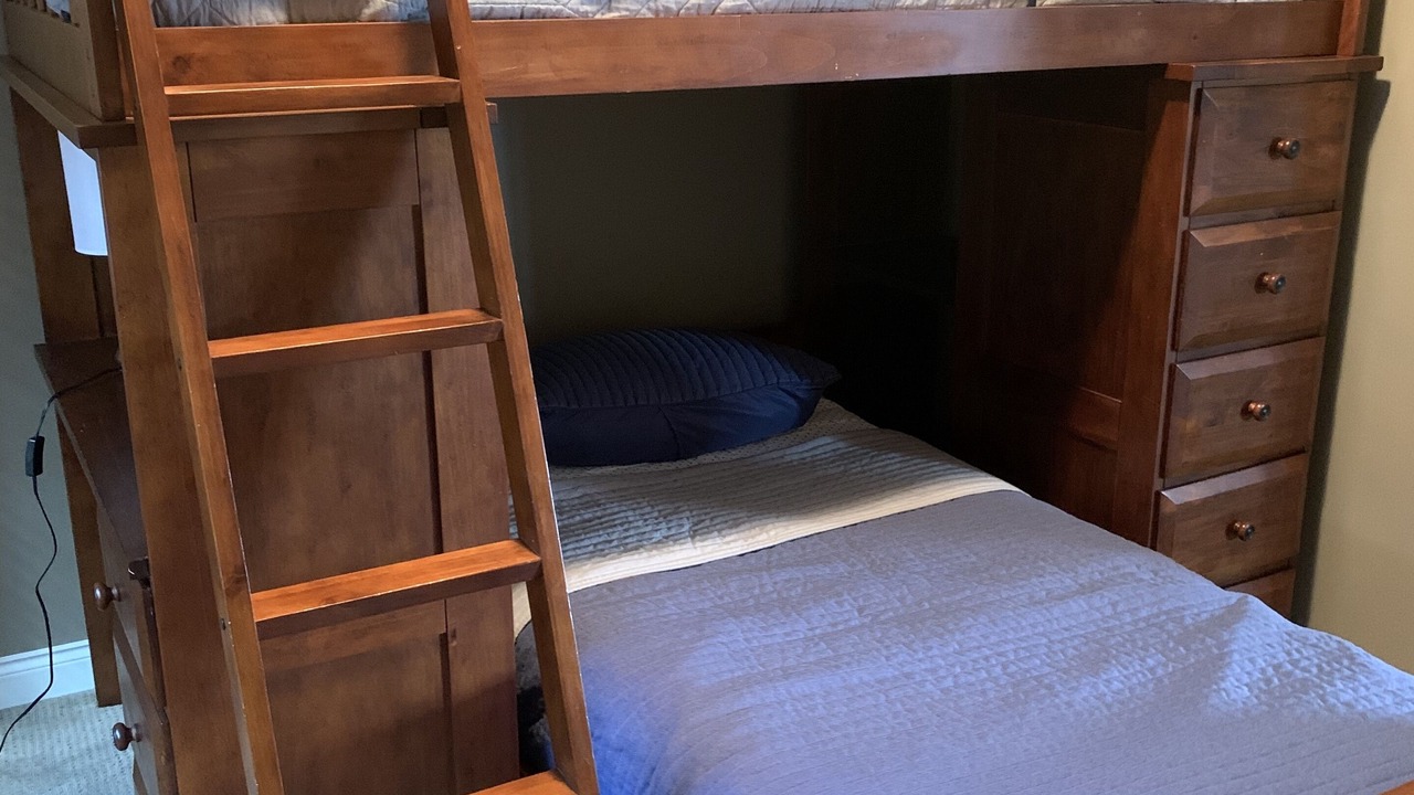 Photo of Bedroom in Westshore Estates