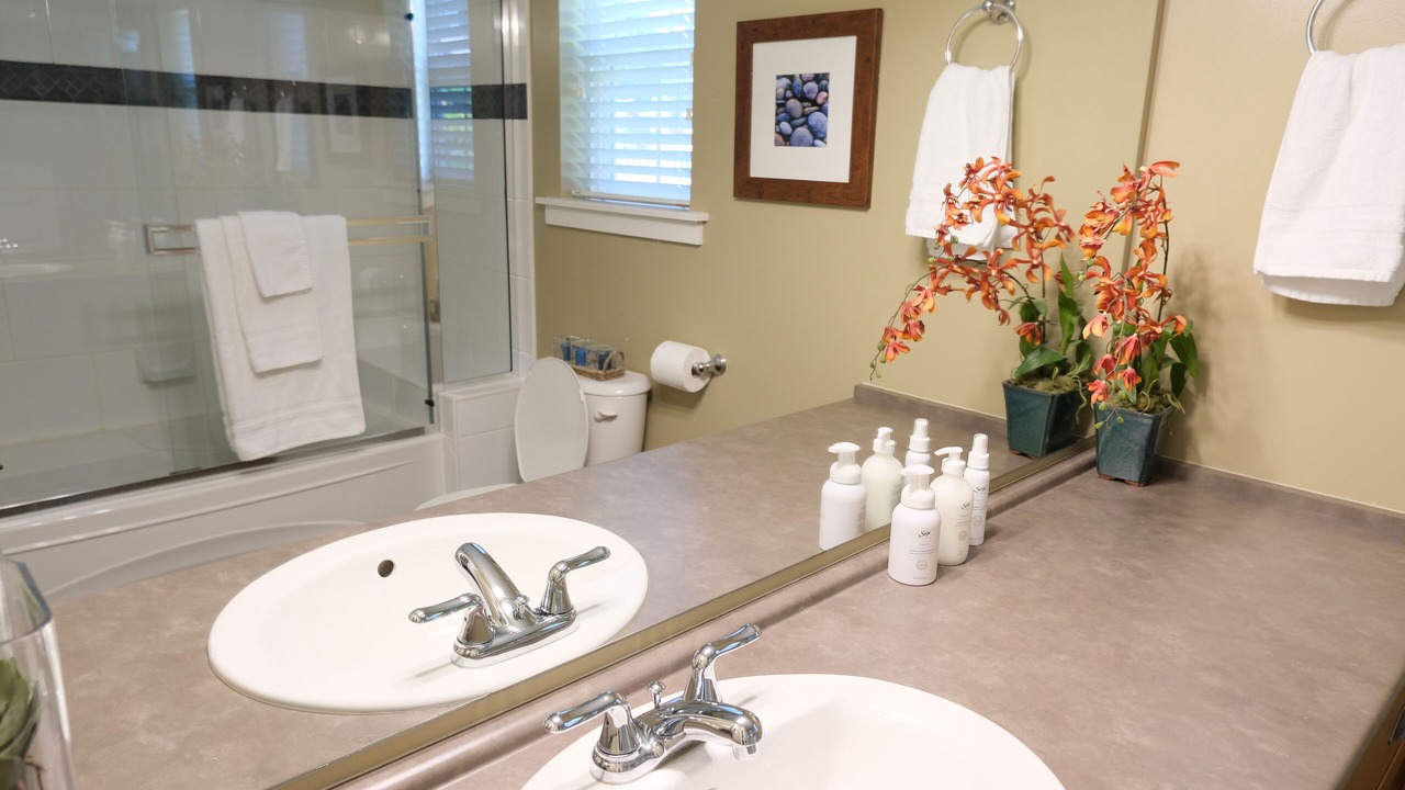 Photo of Bathroom in Lindell Beach