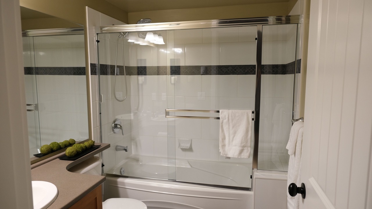 Photo of Bathroom in Lindell Beach