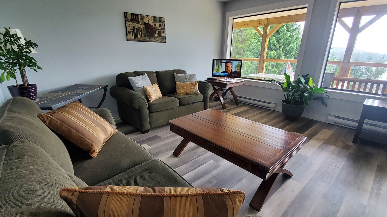 Photo of Livingroom in Garden Bay