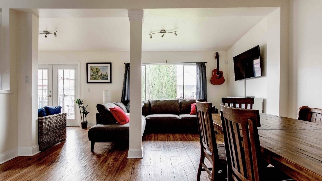Photo of Livingroom in Kensington-Cedar Cottage