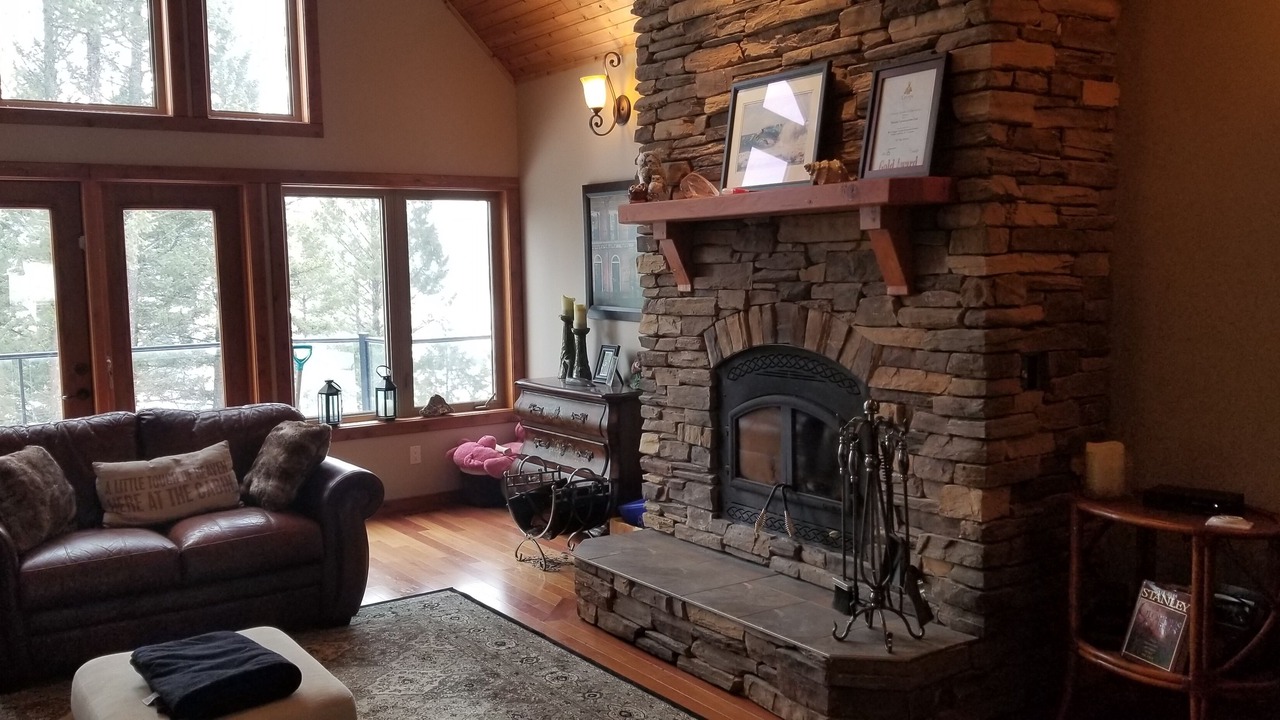 Photo of Livingroom in East Kootenay
