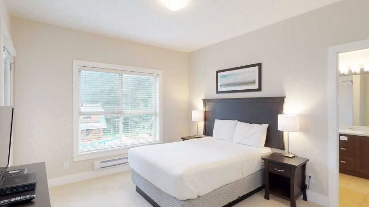 Photo of Bedroom in Harrison Hot Springs