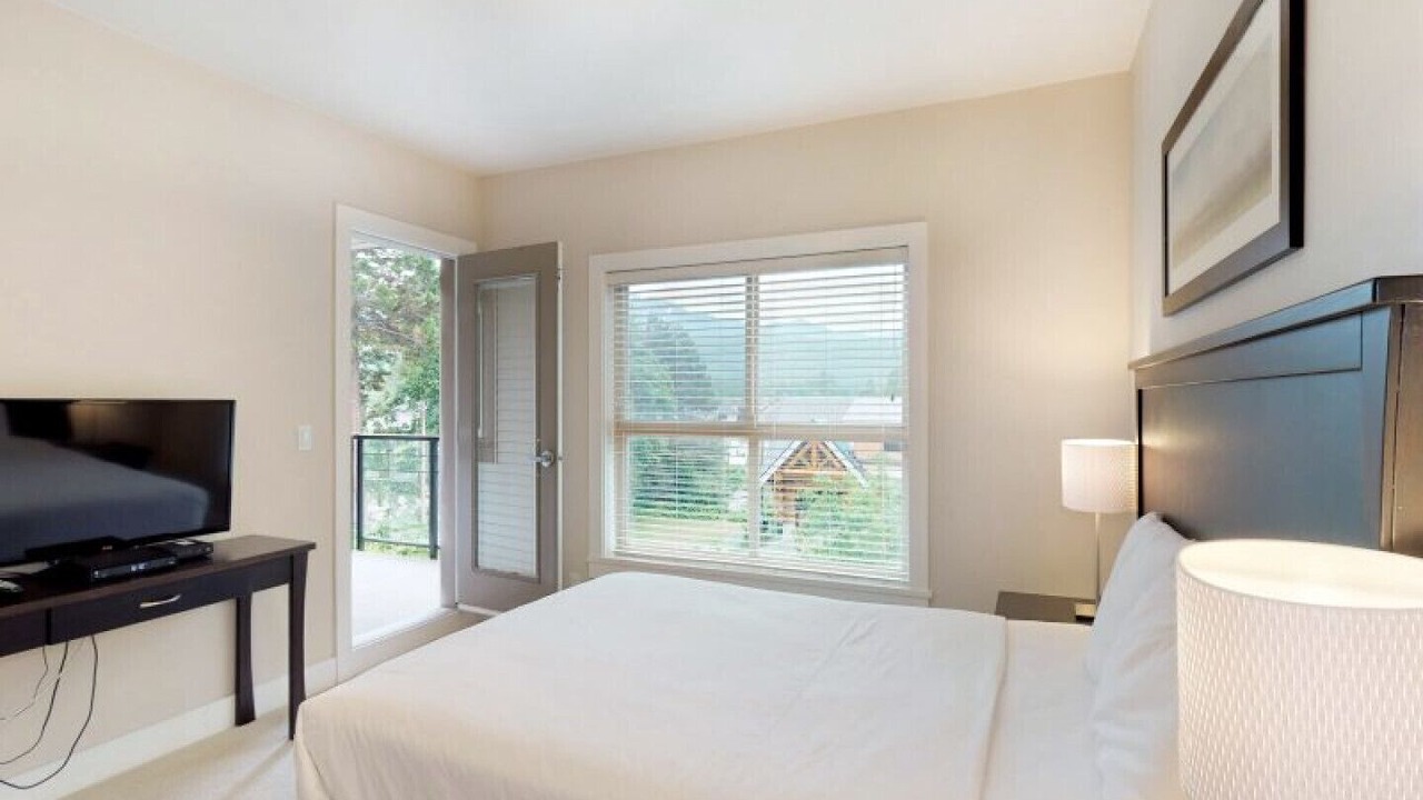 Photo of Bedroom in Harrison Hot Springs