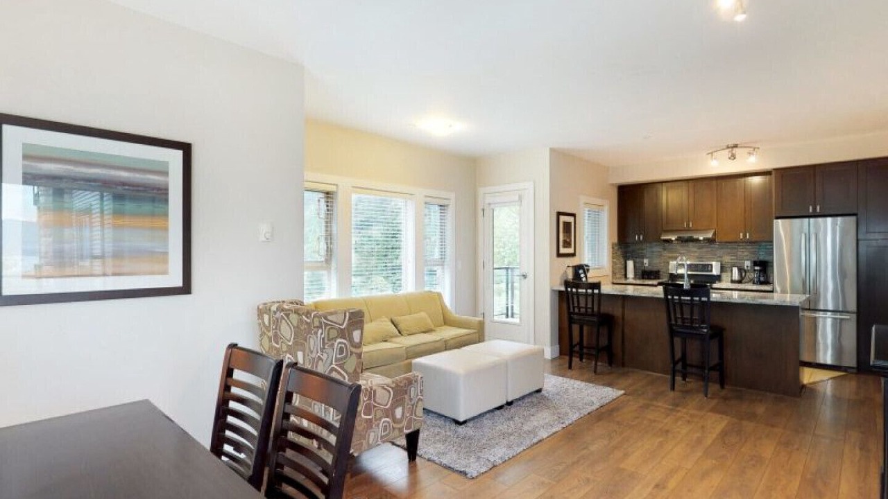 Photo of Livingroom in Harrison Hot Springs