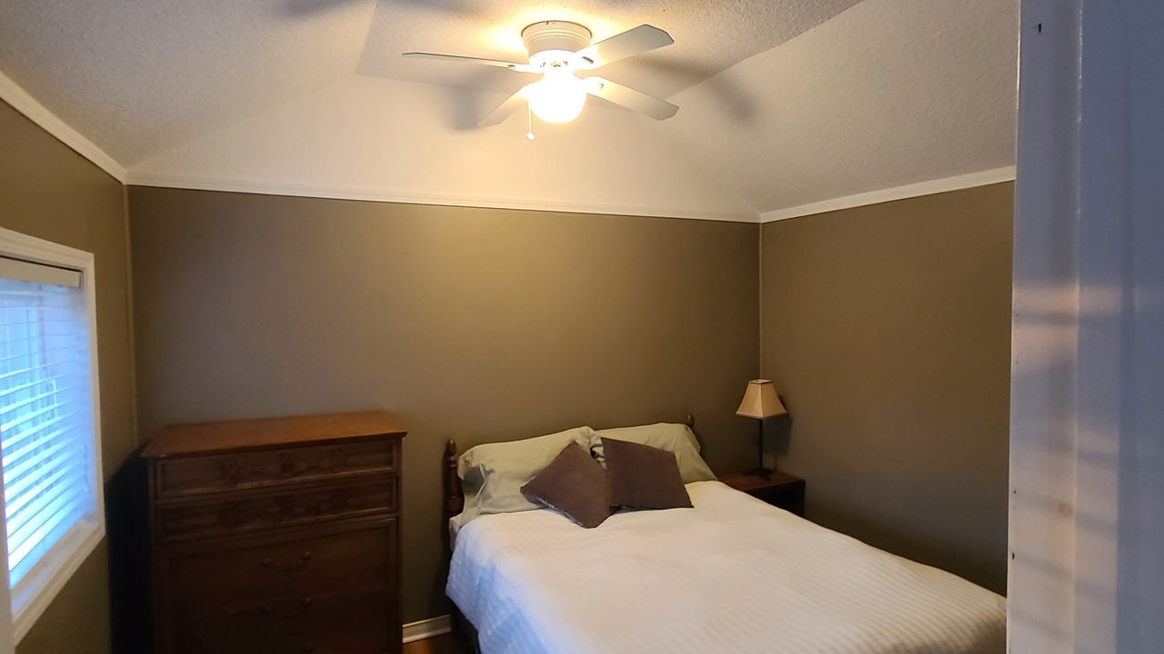 Photo of Bedroom in Victoria Harbour