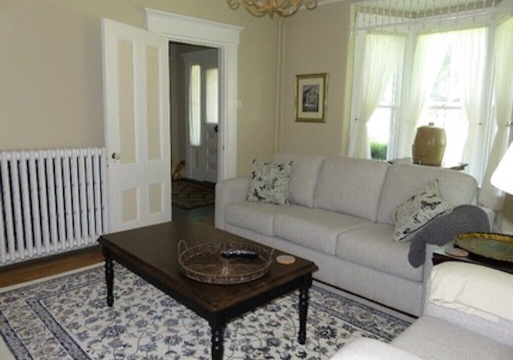 Photo of Livingroom in Shelburne