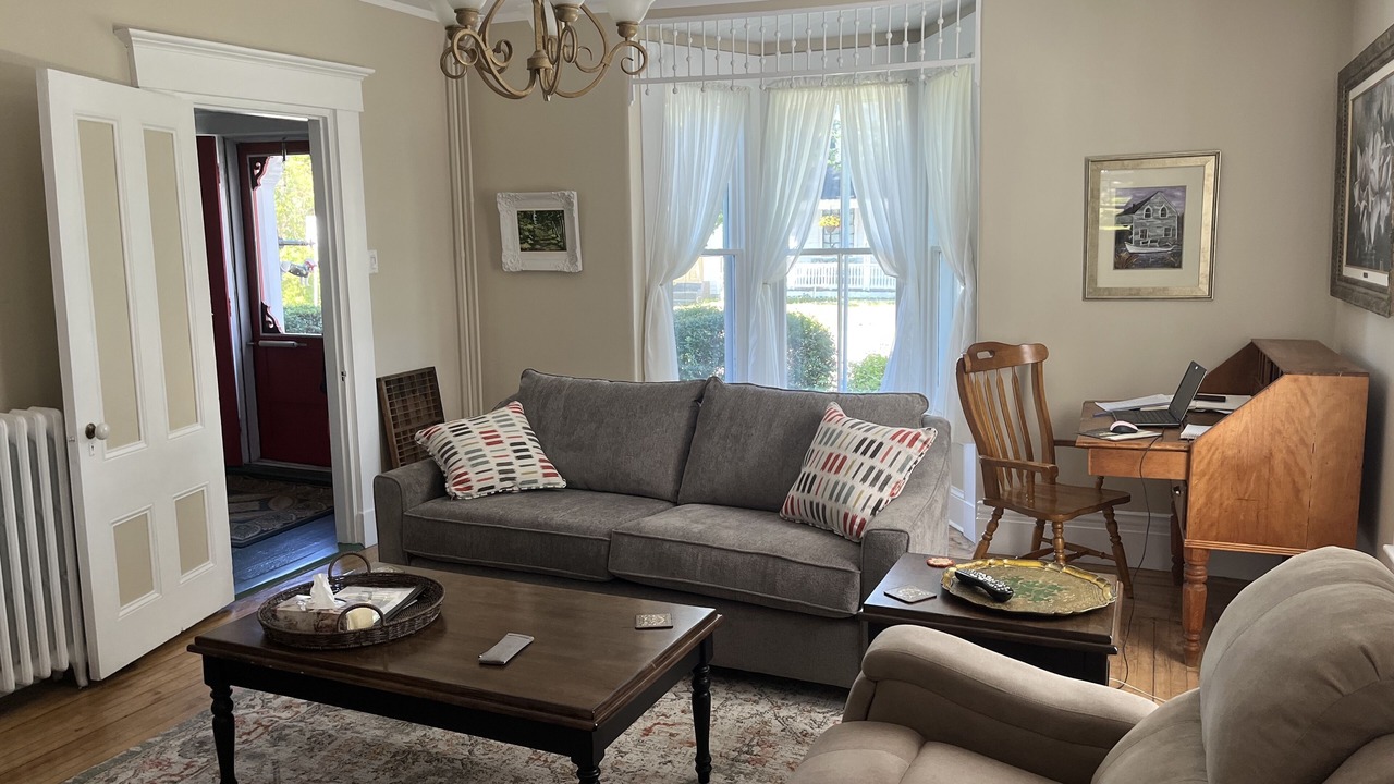 Photo of Livingroom in Shelburne