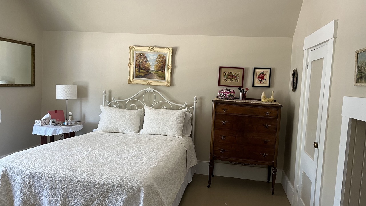Photo of Bedroom in Shelburne
