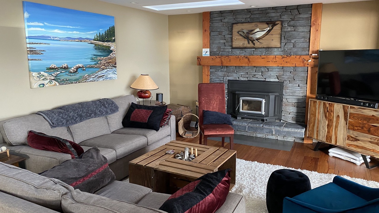 Photo of Livingroom in Courtenay
