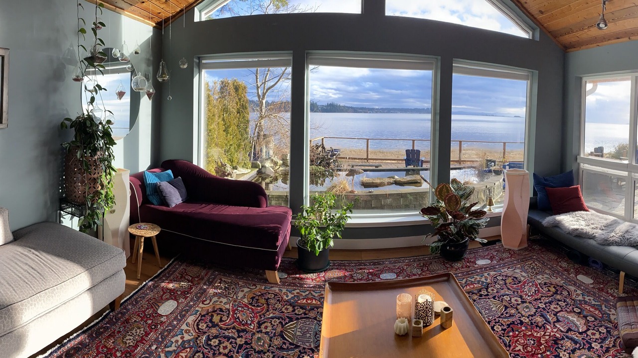 Photo of Livingroom in Courtenay