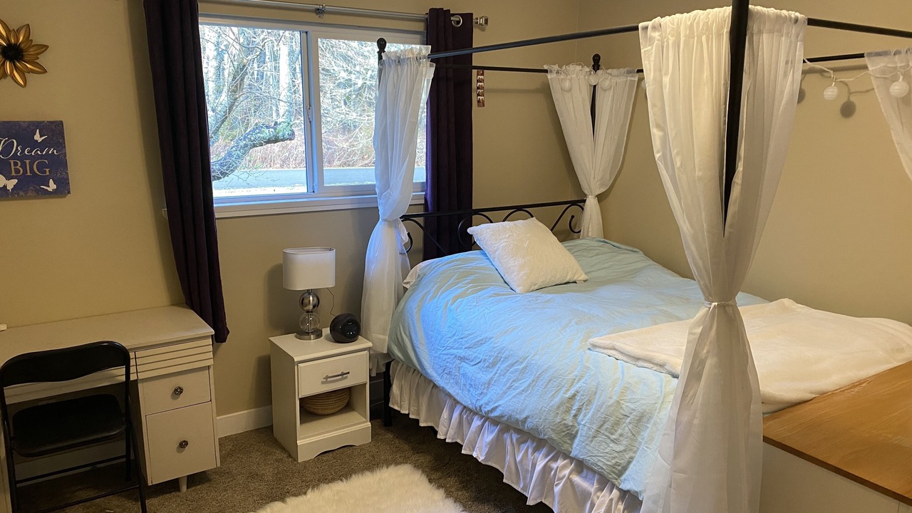 Photo of Bedroom in Courtenay