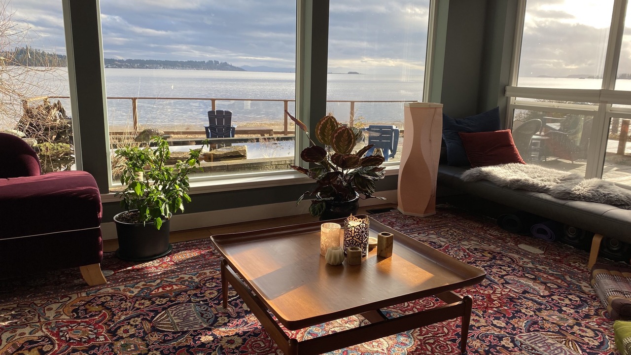 Photo of Livingroom in Courtenay
