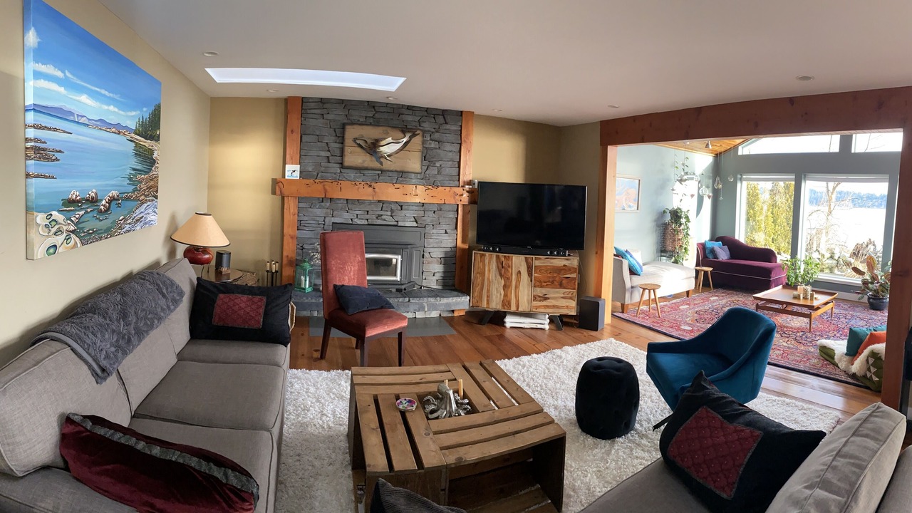 Photo of Livingroom in Courtenay