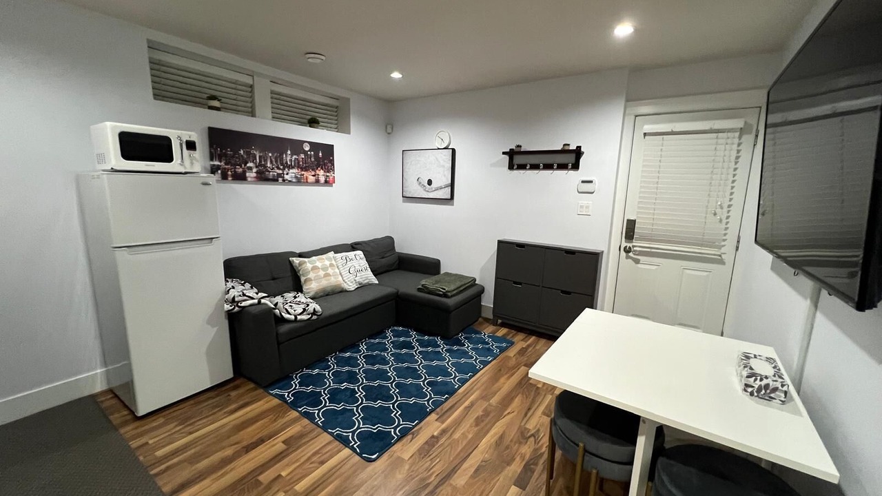 Photo of Bedroom in Renfrew-Collingwood