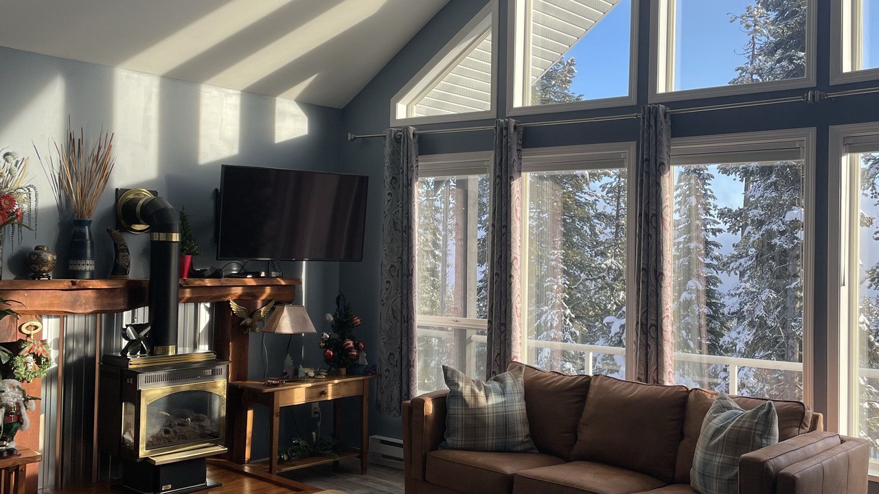 Photo of Livingroom in Snow Pine Estates