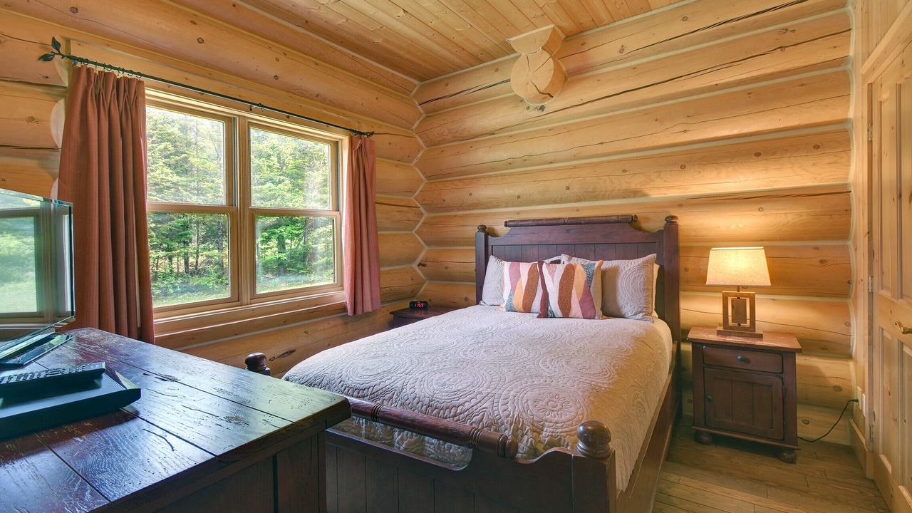 Photo of Bedroom in Fiddler Lake Resort