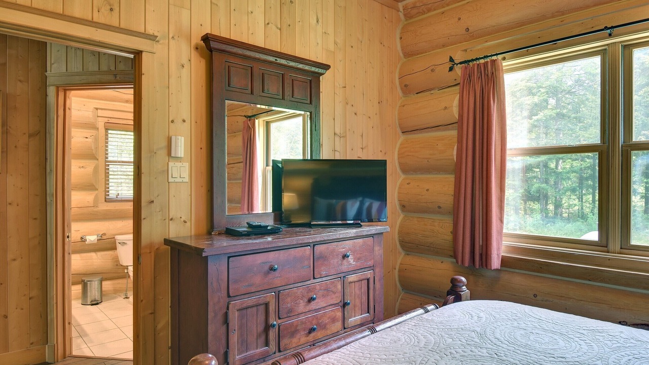 Photo of Bedroom in Fiddler Lake Resort