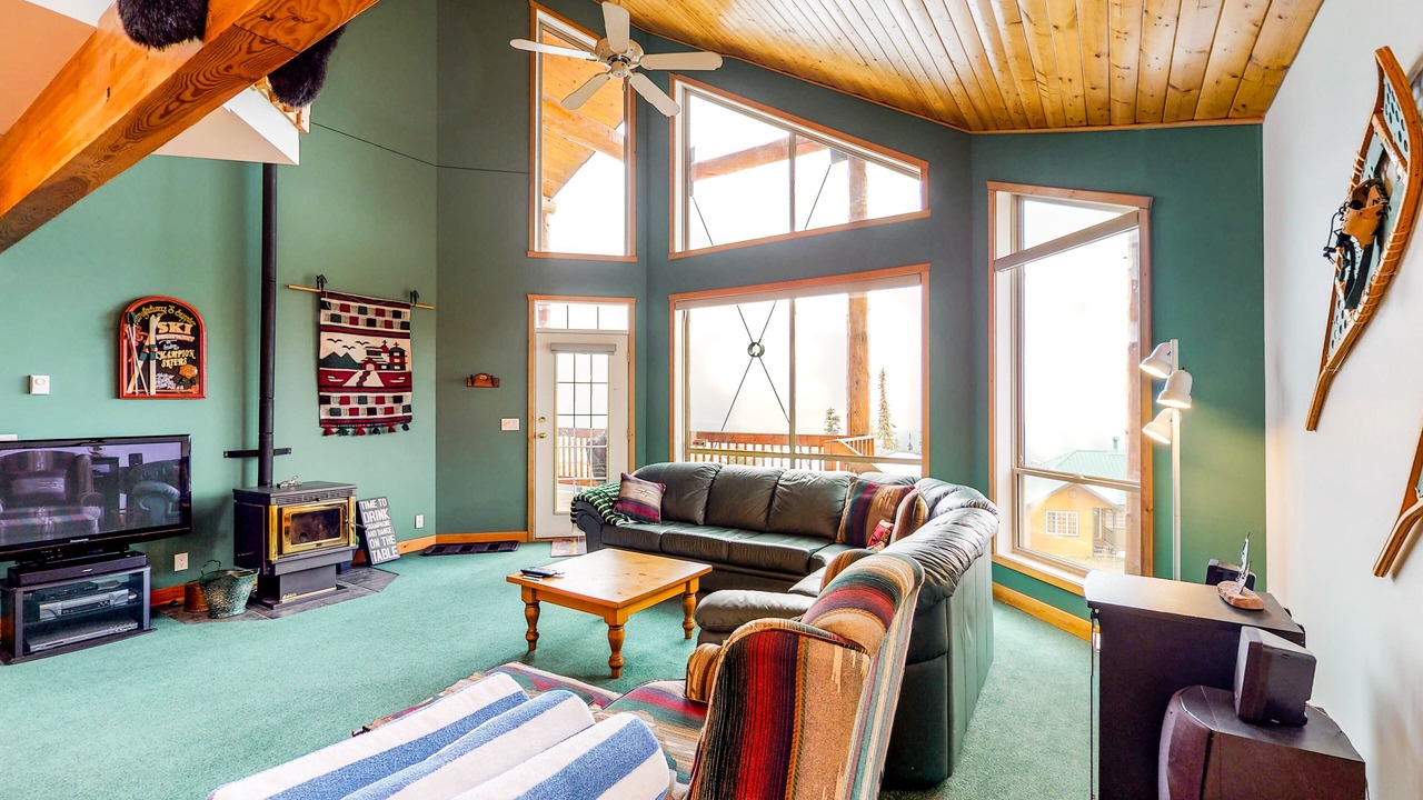Photo of Livingroom in Snow Pine Estates