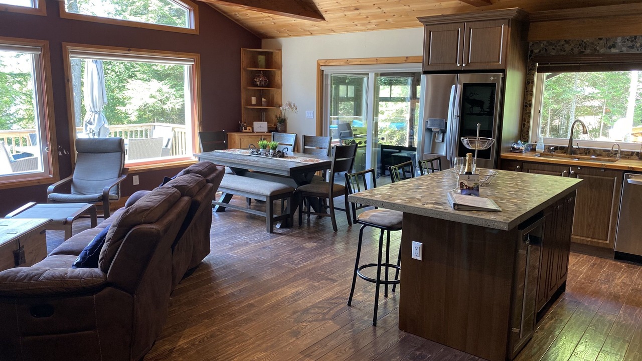 Photo of Livingroom in Haliburton Highlands