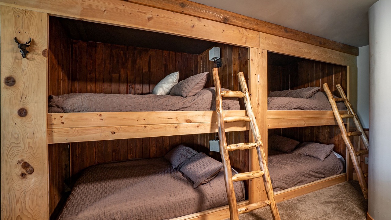 Photo of Bedroom in Homestead Hills