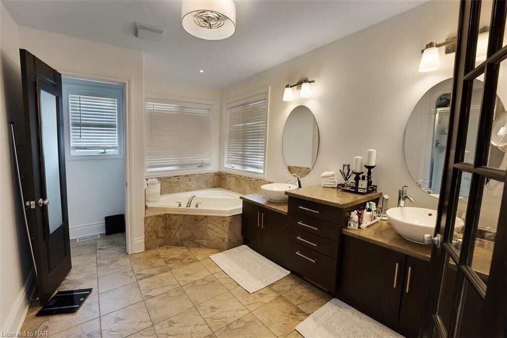 Photo of Bathroom in Niagara Falls