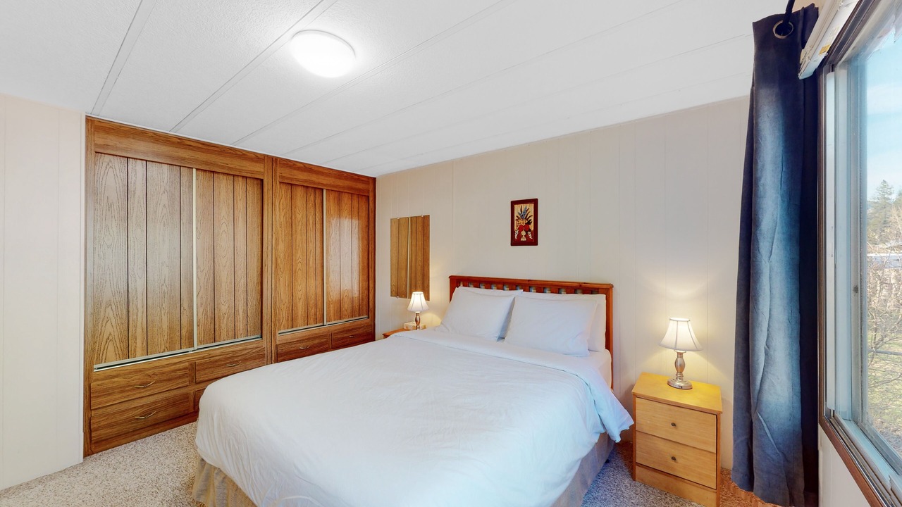 Photo of Bedroom in Christina Lake