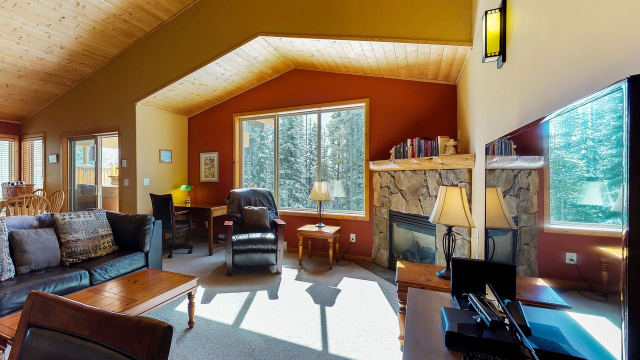Photo of Livingroom in Snow Pine Estates